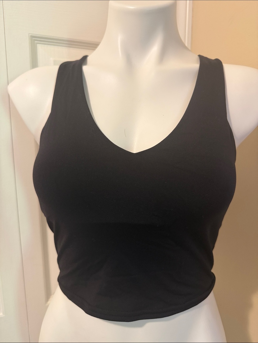 ALO Yoga Black V-Neck Racerback Crop Tank Size S